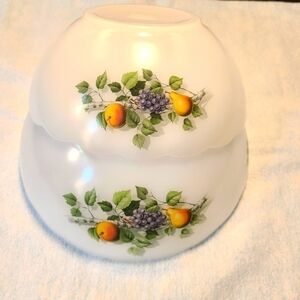 ⭐ARCOPAL "FRUITS de FRANCE" 2 WHITE MILK GLASS SCALLOPED BOWLS 1970s VINTAGE